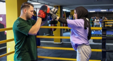 Bucalı kadınlar şiddete karşı kick boks öğreniyor