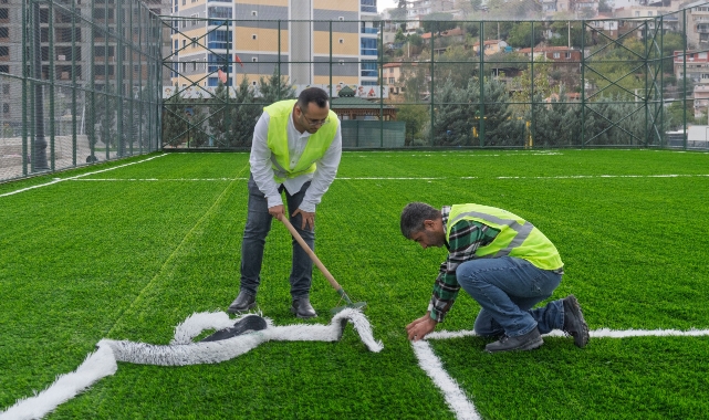 Büyükşehir’den gençlere beş yeni halı saha