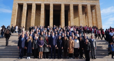 CHP İzmir İl Örgütü Anıtkabir’de!
