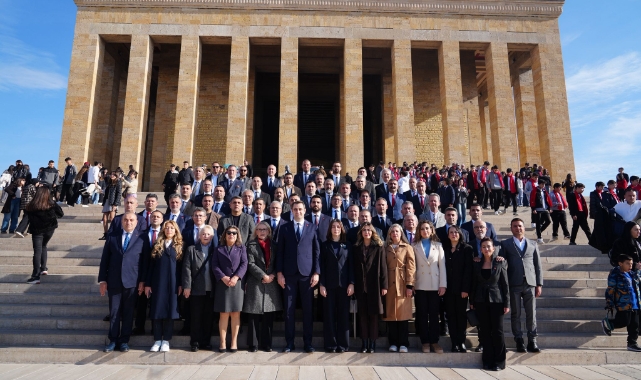 CHP İzmir İl Örgütü Anıtkabir’de!