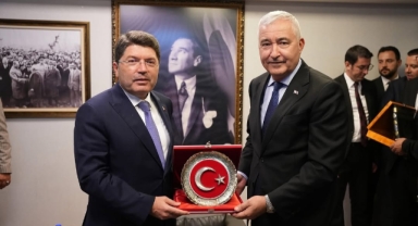 CHP’Lİ BELEDİYE BAŞKANINDAN İKTİDAR KORİDORLARINA ZİYARET!