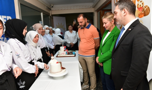 Çiğli’de İstihdama Tatlı Dokunuş: Pastacılık Kurslarının İlk Mezunları Sertifikalarını Aldı