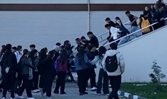 Eli sopalı şahıslar okul bastı!