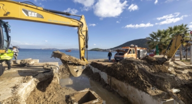 Foça'da dere yatağına yapılan kanal taşkını önledi