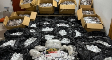 İzmir’de 974 adet uyuşturucu hap ele geçirildi