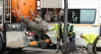 İzmir’de yağış seferberliği: 750 personel, 210 araç ve 24 saat nöbet sistemi