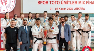 İzmir’in judocuları yenilgisiz şampiyon