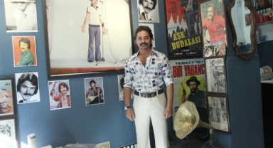  İzmir'in nostaljik sokağında Ferdi Tayfur esintisi