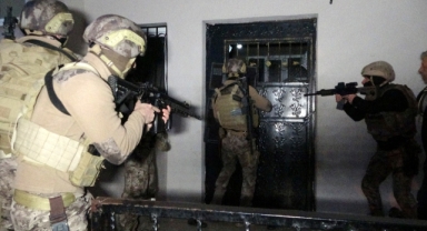 İzmir merkezli 17 ilde DEAŞ baskını: 26 gözaltı