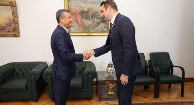 İZMİR ÖRGÜTÜNDEN CHP GENEL BAŞKANI ÖZGÜR ÖZEL’E ZİYARET