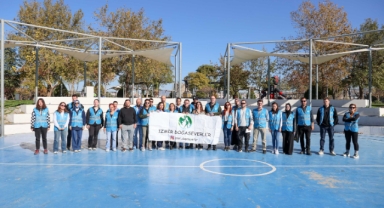 İzmirli gönüllüler el ele vererek doğa için temizlediler