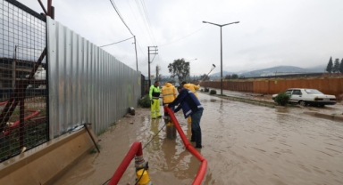 Karaburun, Çeşme ve Foça... Ekipler seferber oldu!