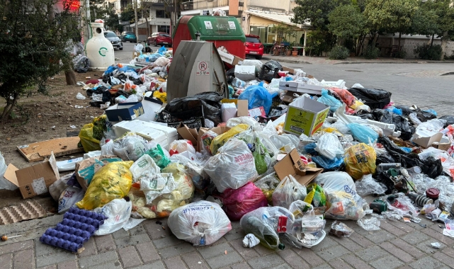 Karşıyaka’da çöp krizi büyüyor: Belediyenin yeni yöntemi tepki çekti!