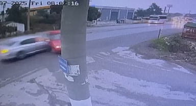 Kemalpaşa'da feci trafik kazası kamerada: 2 ölü, 4 yaralı