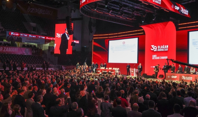 Kurultayda üçüncü gün mesaisi... PM ve YDK'ya kimler başvurdu?