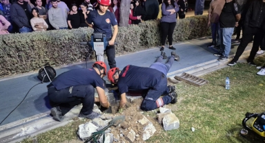 Mazgala düşen kayıp köpek ve yangında mahsur kalan kediler itfaiyenin çabasıyla kurtarıldı
