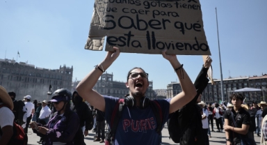 Meksika’da hükümet karşıtı protesto: 100’ü polis 120 yaralı