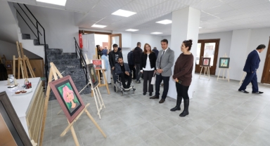 Menderes’te Otizmli Tuğcan’dan Resim Sergisi