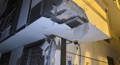 Sokağa dalan vinç dehşet saçtı!