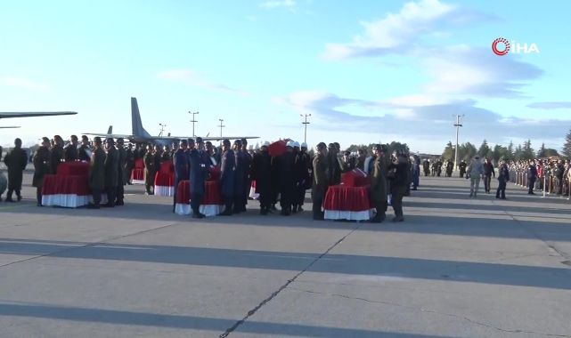 Türkiye şehitlerine ağlıyor! Kahramanlara son görev