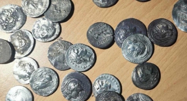 Yurt dışına kaçırılan 71 antik sikke komşuda yakalandı!