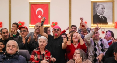 Buca Belediyesi’nden engel tanımayan yeni yıl kutlaması