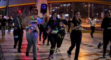 En uzun geceyi İzmirliler aydınlattı