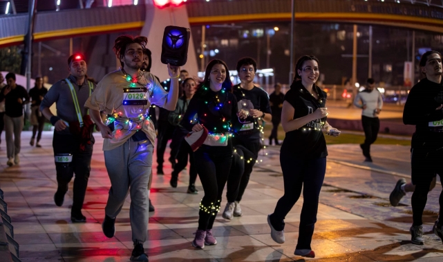 En uzun geceyi İzmirliler aydınlattı