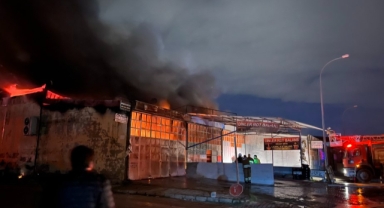 Hatay’da 9 iş yeri yanarak kullanılmaz hale geldi