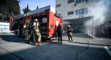 İtfaiye ekiplerinden polis okulunda yangın tatbikatı