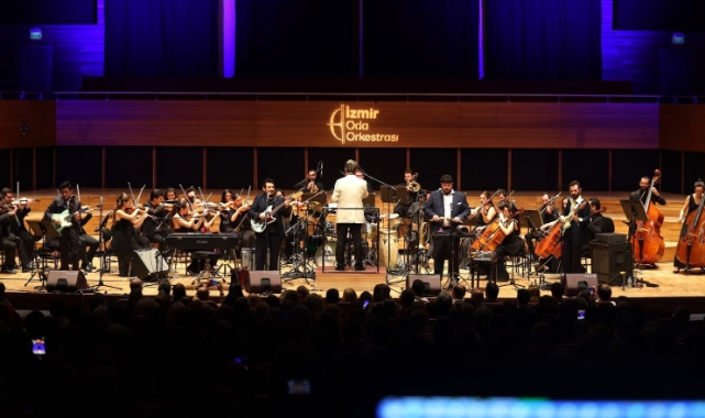 İzmir Oda Orkestrası Latin müzikleriyle dans ettirdi