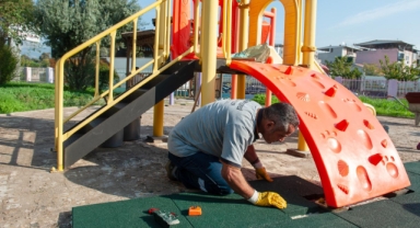 Karşıyaka’nın parkları tek tek yenileniyor