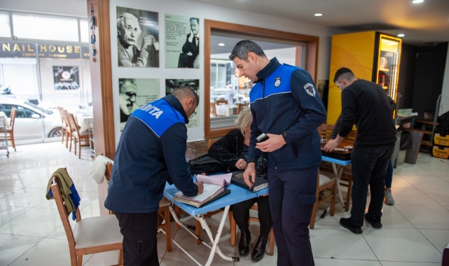 Karşıyaka Zabıtası’ndan işgal denetimi