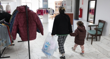 Konak’ta yürekleri ısıtan dayanışma: Giysi Market kış sezonuna hazır