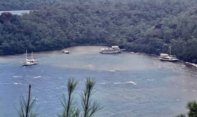 Marmaris’te 3 tekne karaya oturdu