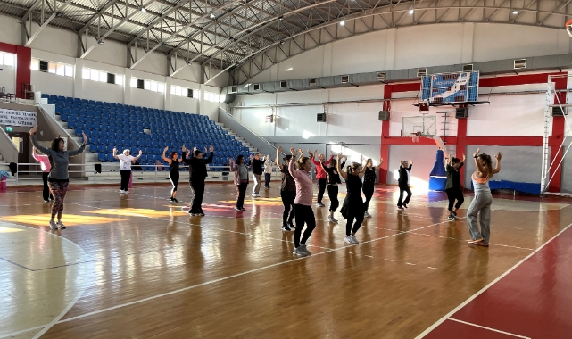 Narlıdere’de kadınlar güne sağlıklı ve enerjik başlıyor