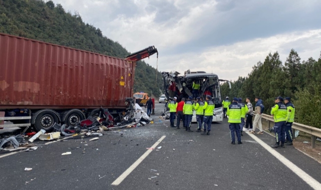 Osmaniye’de yolcu otobüsü tıra çarptı: 7 ölü, çok sayıda yaralı