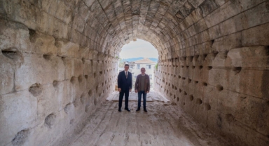 Smyrna Tiyatrosu gün yüzüne çıkıyor