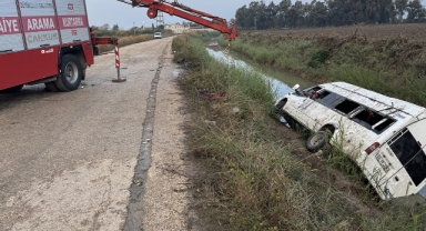 Tarım işçileri taşıyan servis kanala düştü!