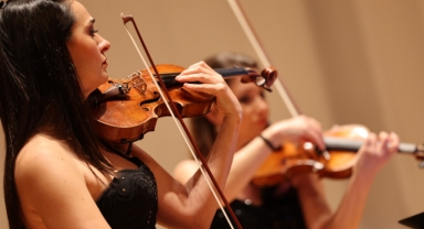 Türk bestecilerinin eserleri ayakta alkışlandı