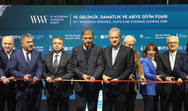 19’uncusu açıldı… Tugay: Modanın kalbi İzmir’de atmaya devam edecek!