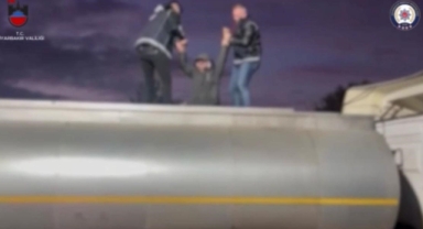 Atık tankeri içinde 32 düzensiz göçmen yakalandı!