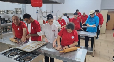 Bayraklı Belediyesi’nden özel gereksinimli bireyler için sanat ve üretim odaklı kurslar