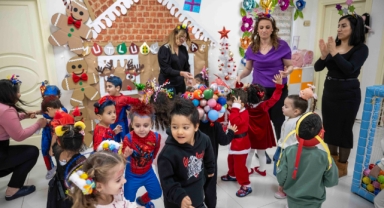 Bornovalı miniklerin Yeni Yıl coşkusu