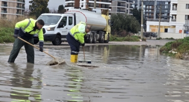 Çiğli Belediyesi fırtına ve sağanağa karşı seferber oldu