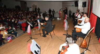 Çiğli’de Türkü Rüzgarı: “Sazımız Elimizde, Türküler Dilimizde”