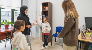 Çocuklar Renkli Harfler ile öğreniyor