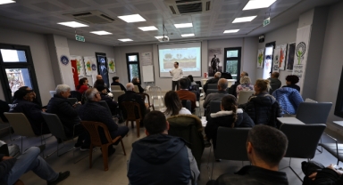 Efes Selçuk’ta zeytin budama eğitimi