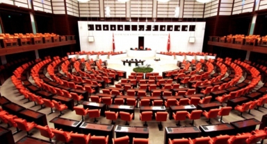 Emekli aylığı düzenlemesini içeren kanun teklifinin ilk 8 maddesi TBMM Genel Kurulu’nda kabul edildi