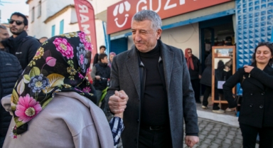 Güzelbahçe’de GÜZMAR Bakkal Nihat açıldı